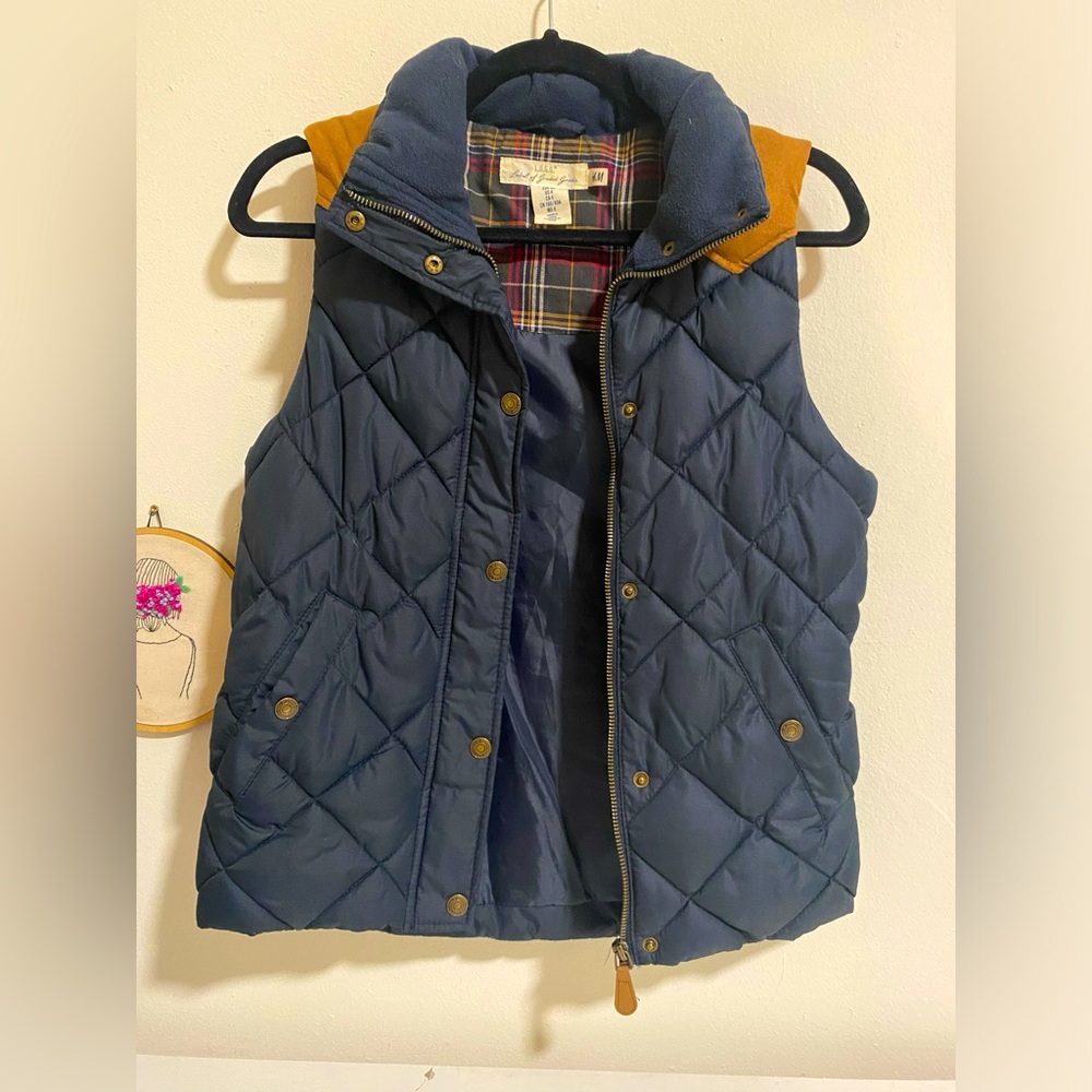 Vest - puffy, quilted, removable hoody